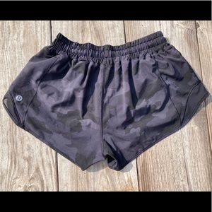 Lululemon hotty hot shorts 2.5” low rise